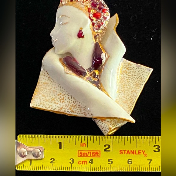 Brooch Ceramic & Glass, Ivory, Hand Painted Gold, Hot Red Glass 3x3” Excellent - Picture 7 of 7